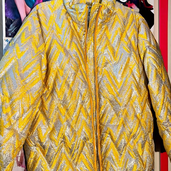 Moschino Yellow and Sliver Chevron Puffer Coat. NWT ! - Picture 7 of 10
